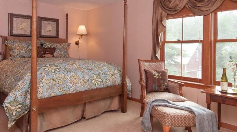 스탠다드 룸 풀장 전망, Inn At Ellis River