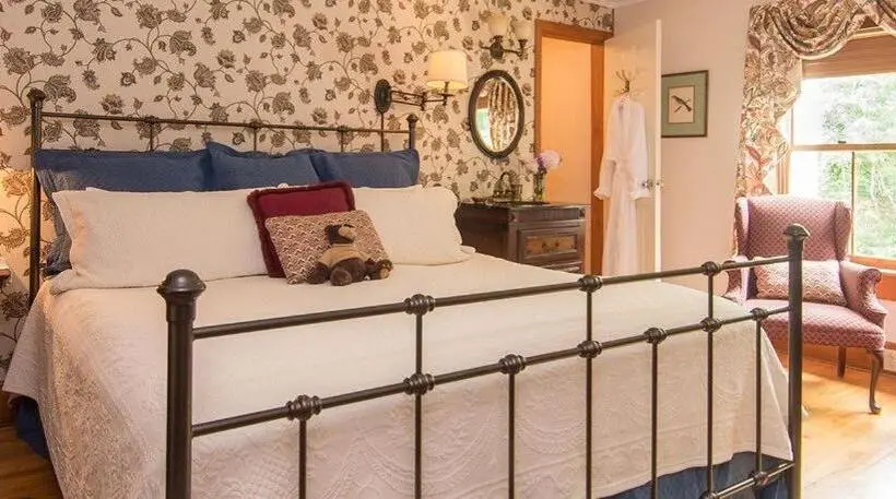 キングサイズベッドのスタンダードルーム, Inn At Ellis River