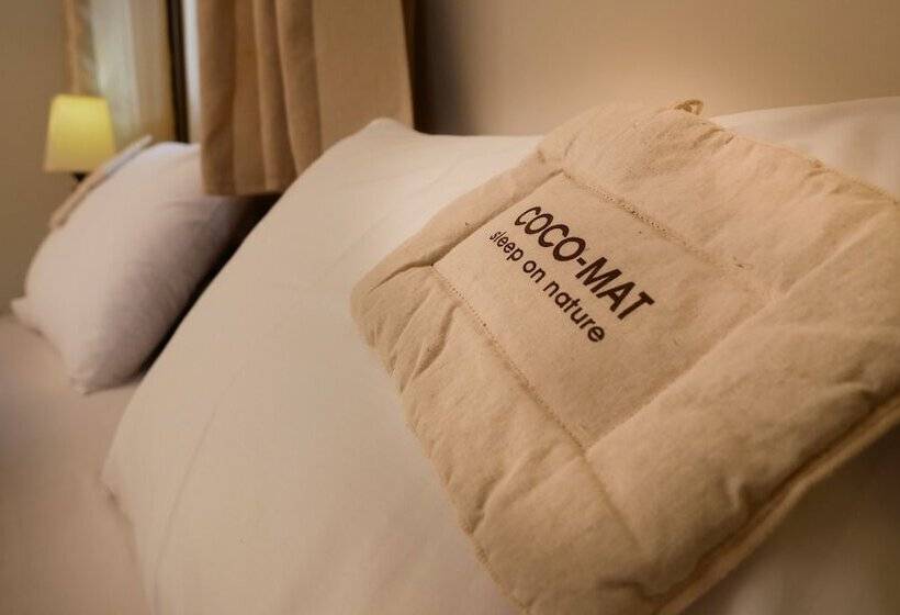 חדר דלוקס לשלושה, Rodovoli