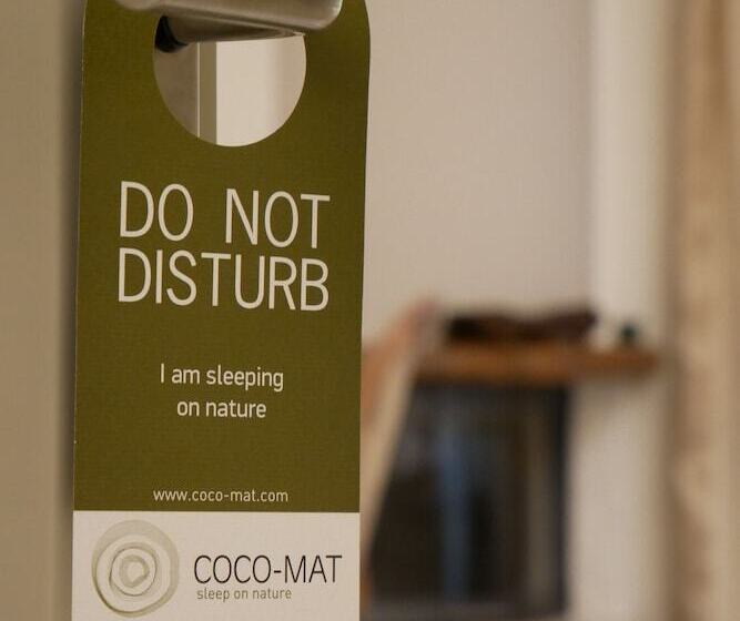 חדר דלוקס לשלושה, Rodovoli