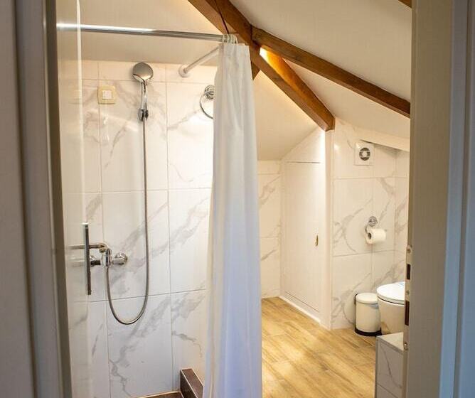 סוויטת ג'וניור, Rodovoli