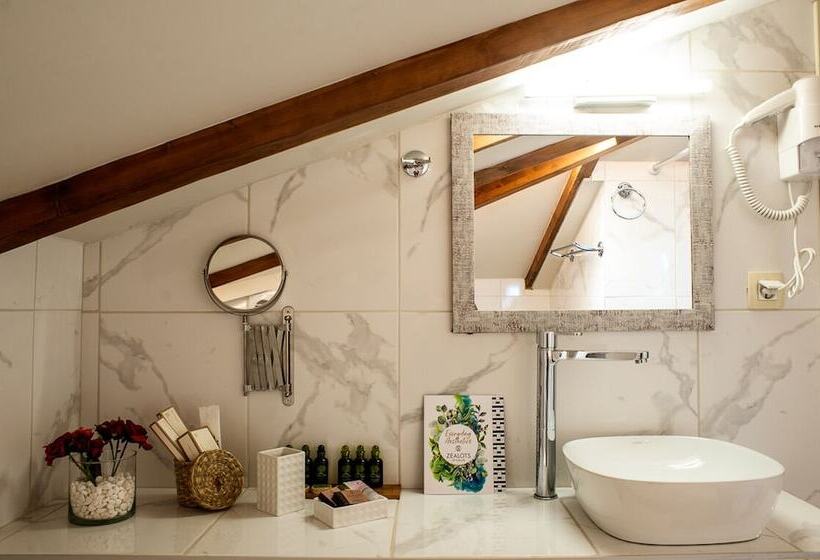 סוויטת ג'וניור, Rodovoli