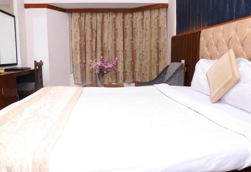 Номер Стандарт, Samrat International