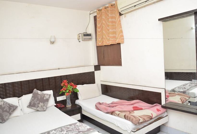 スタンダードトリプルルーム, Yatri International