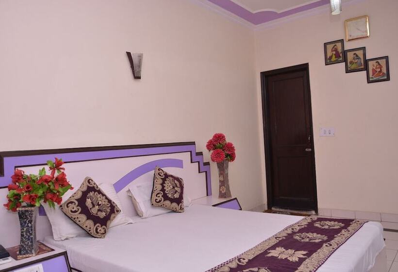 スタンダードトリプルルーム, Yatri International