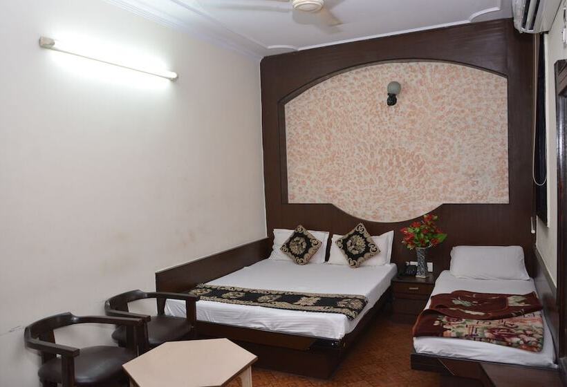 スタンダードトリプルルーム, Yatri International