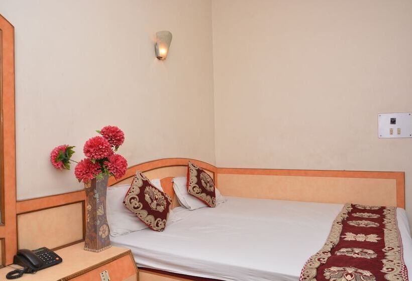 スタンダードルーム, Yatri International