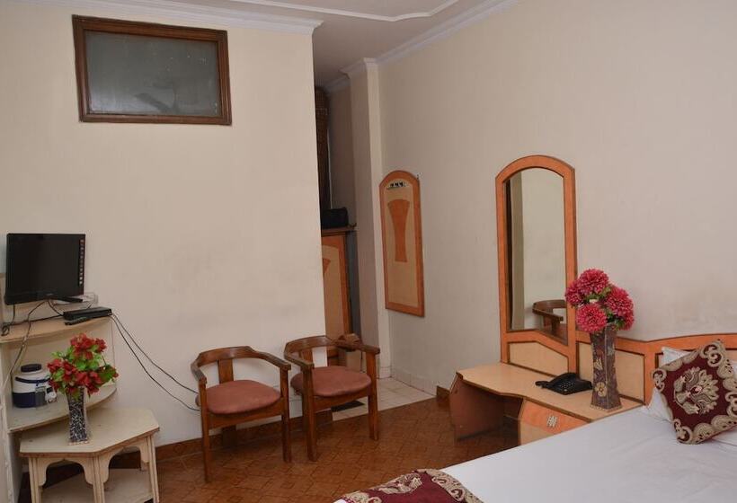 スタンダードルーム, Yatri International