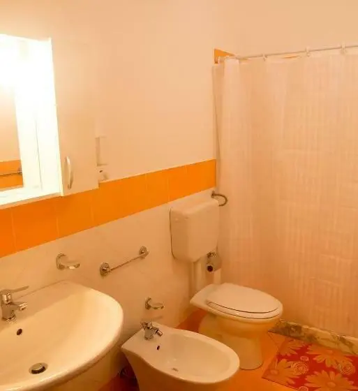 Habitación Familiar, Case Saniela