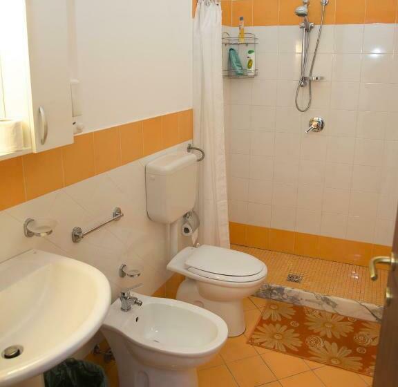 ファミリールーム, Case Saniela