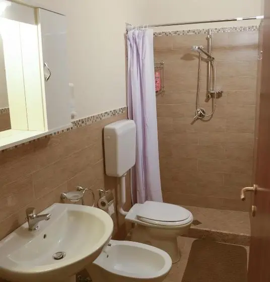 Habitación Comfort, Case Saniela