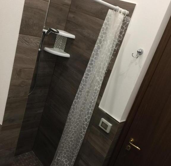 スタンダードルーム, Case Saniela