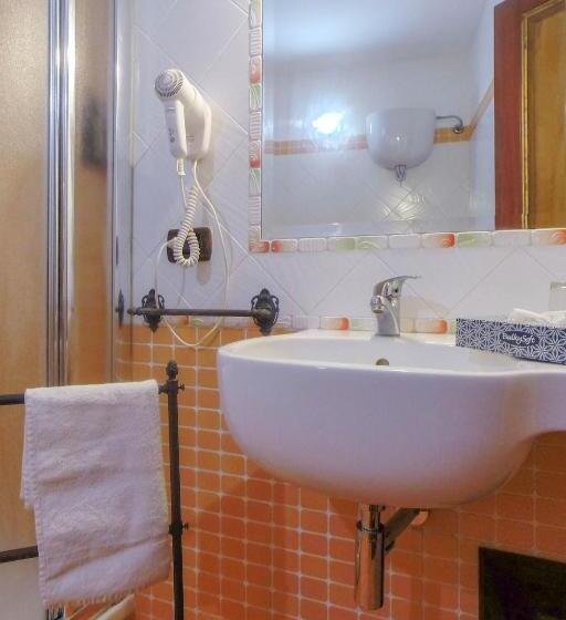 スタンダード４人部屋, Donnaciccina Accomodation