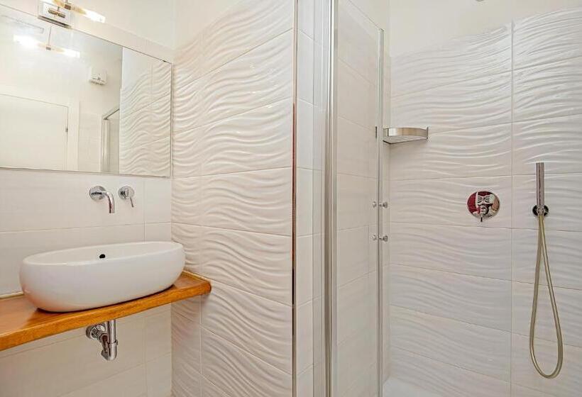 غرفة سوبيريور, My Way