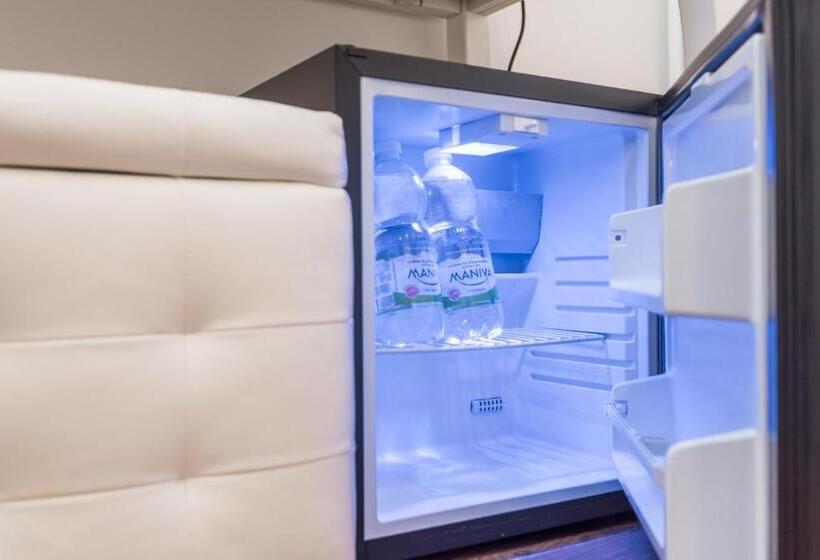 غرفة قياسية, My Way