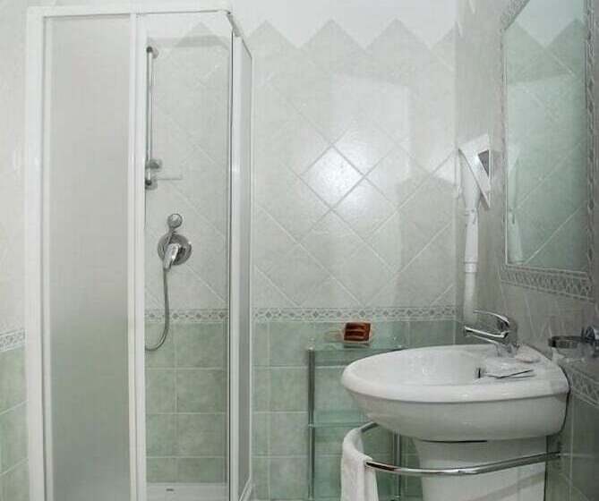 חדר סטנדרט, Patti