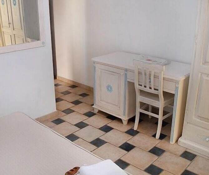 חדר משפחתי, Patti