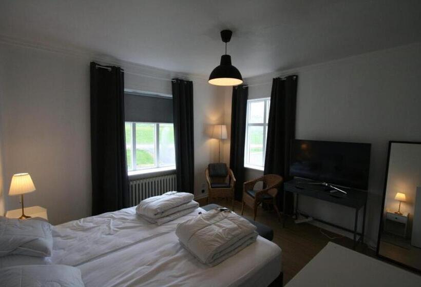 اتاق استاندارد با چشمانداز باغ, Riverside Hostel