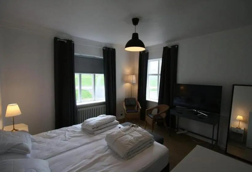 اتاق استاندارد با چشم‌انداز باغ, Riverside Hostel