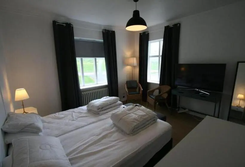 اتاق استاندارد با چشم‌انداز باغ, Riverside Hostel