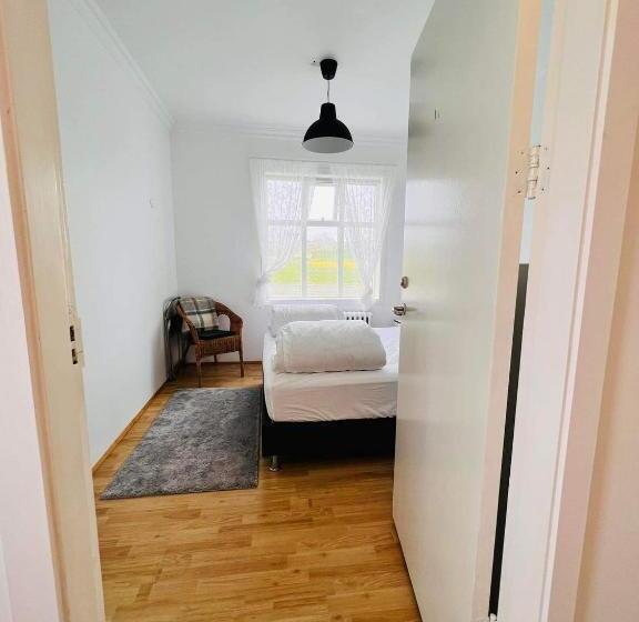 اتاق استاندارد با سرویس بهداشتی مشترک, Riverside Hostel