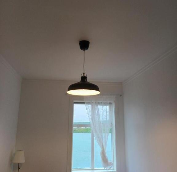 اتاق استاندارد یک نفره, Riverside Hostel