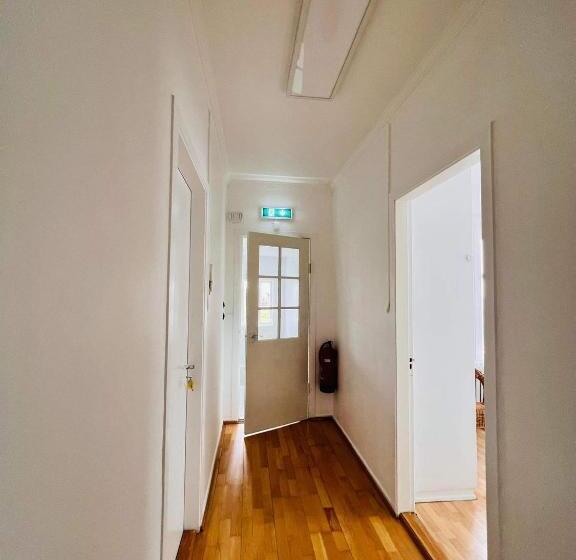 اتاق استاندارد یک نفره, Riverside Hostel