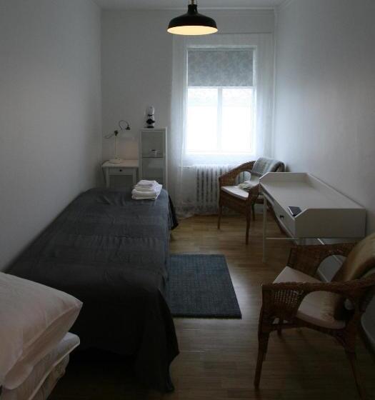 اتاق استاندارد یک نفره, Riverside Hostel