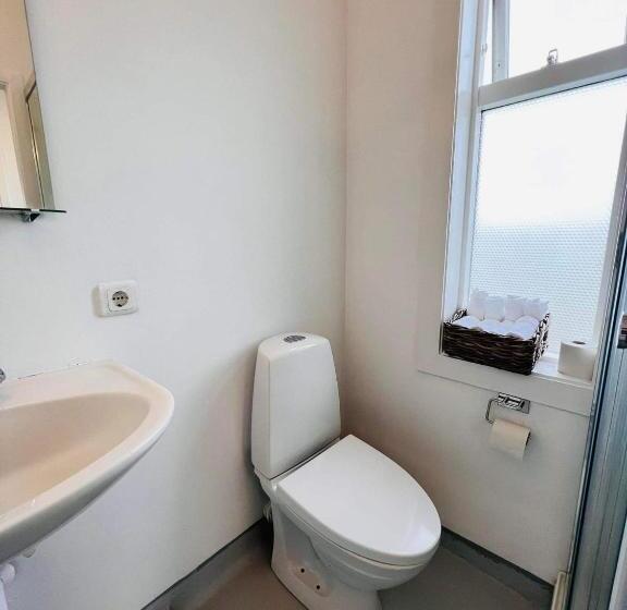 اتاق استاندارد با سرویس بهداشتی مشترک, Riverside Hostel