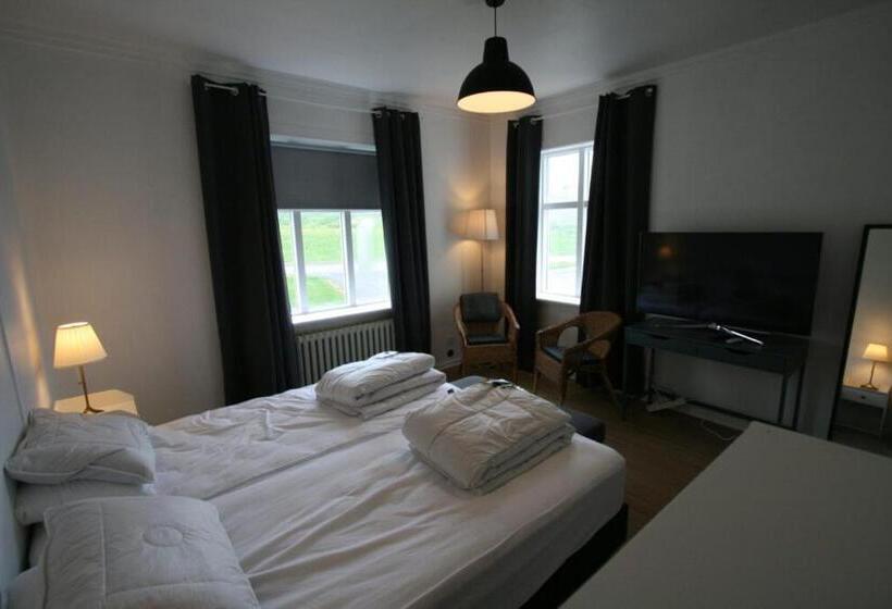 اتاق استاندارد با سرویس بهداشتی مشترک, Riverside Hostel