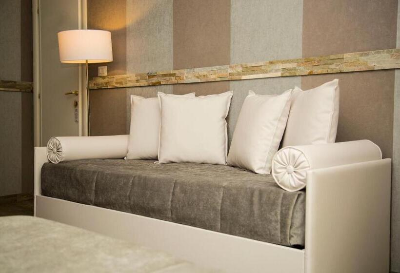 اتاق استاندارد سه نفره, Santamaria Inn