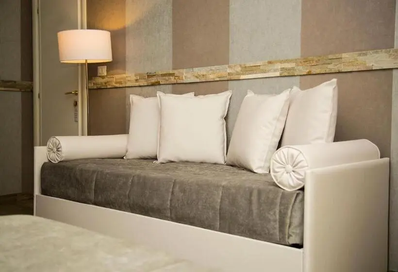 اتاق استاندارد سه نفره, Santamaria Inn