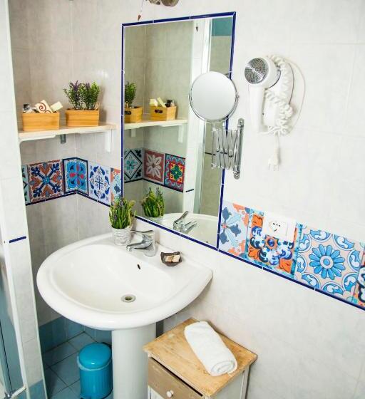 اتاق استاندارد سه نفره, Santamaria Inn