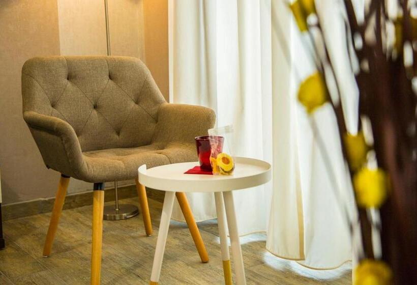 اتاق استاندارد سه نفره, Santamaria Inn