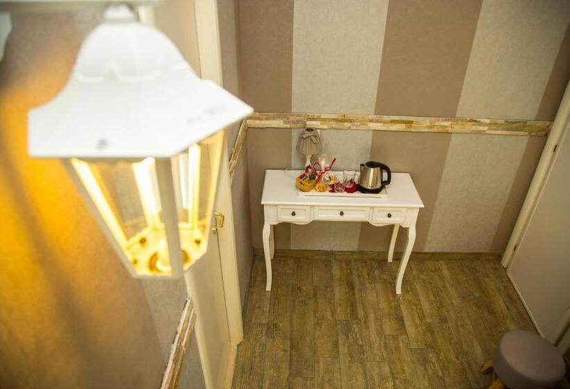 اتاق استاندارد سه نفره, Santamaria Inn