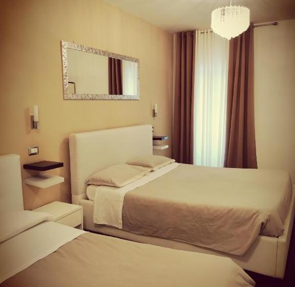 豪华三人间, Sweetdreams Plaça Civica