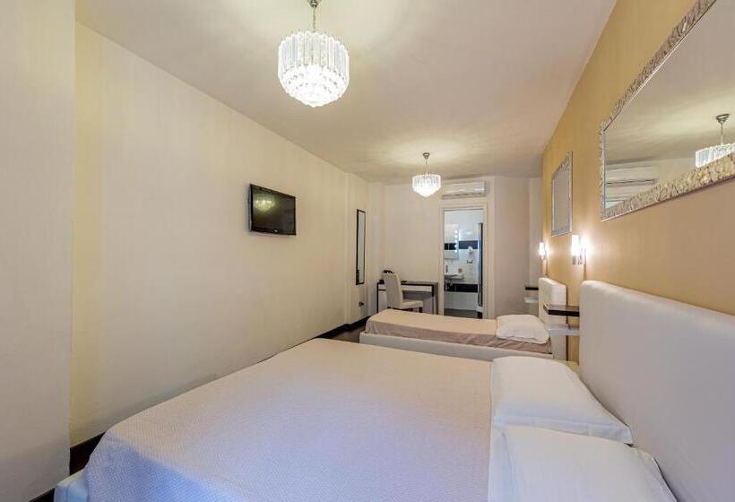 豪华三人间, Sweetdreams Plaça Civica