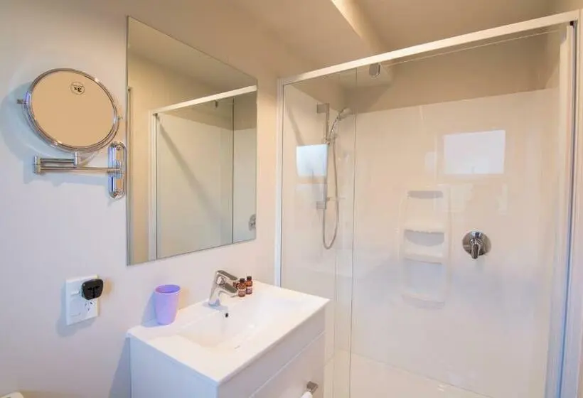 استودیوی استاندارد, 311 Motel Riccarton
