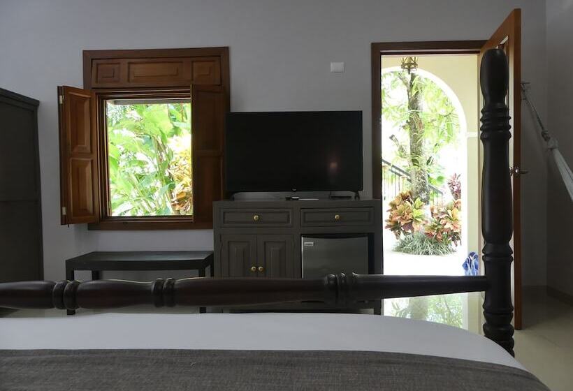 נוף לבריכה, Casa Valladolid Boutique