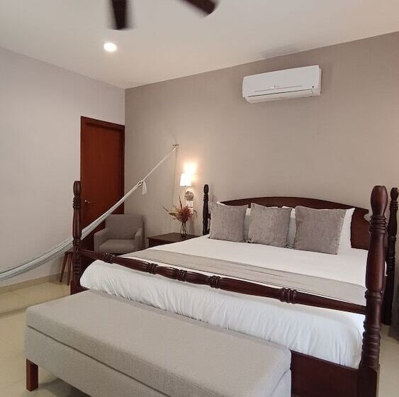 נוף לבריכה, Casa Valladolid Boutique