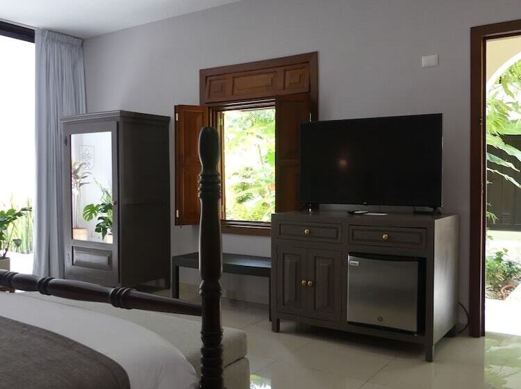 נוף לבריכה, Casa Valladolid Boutique