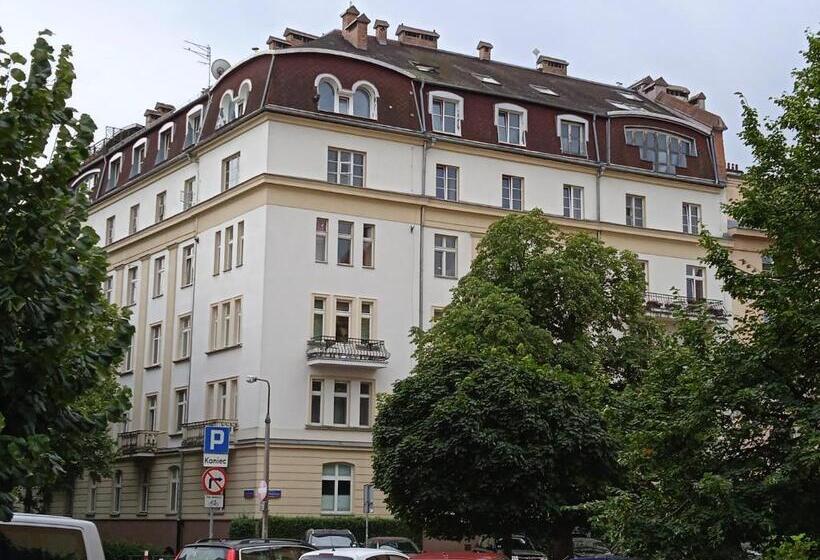 带共用浴室的标准房间, Green Wood Apartament Stara Ochota