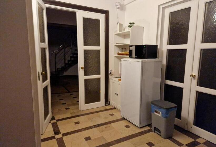 带共用浴室的标准房间, Green Wood Apartament Stara Ochota