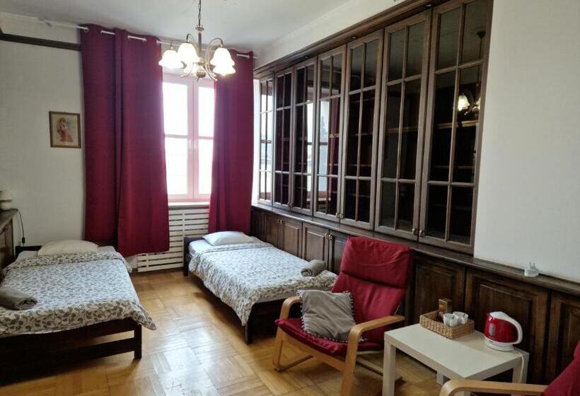 带共用浴室的标准房间, Green Wood Apartament Stara Ochota