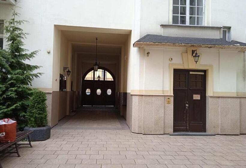 带共用浴室的标准房间, Green Wood Apartament Stara Ochota