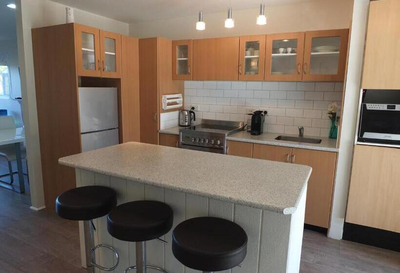 Апартаменты 2 Спальни, Le Chalet Waiheke Apartments