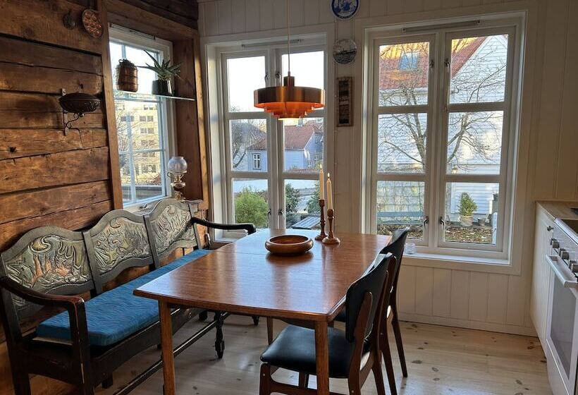 Семейные Апартаменты, To Sostre Guesthouse