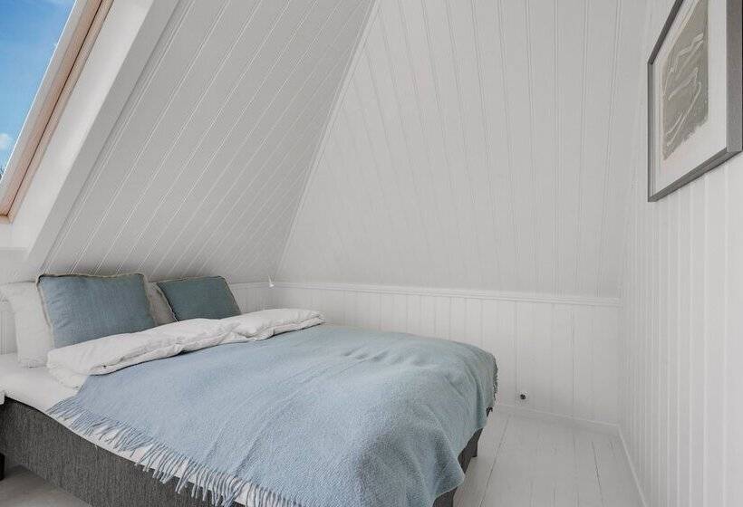 דירת משפחה, To Sostre Guesthouse