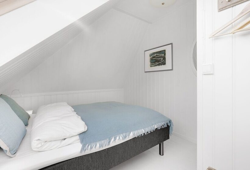 דירת משפחה, To Sostre Guesthouse