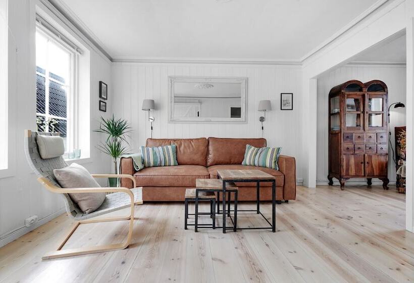 Семейные Апартаменты, To Sostre Guesthouse